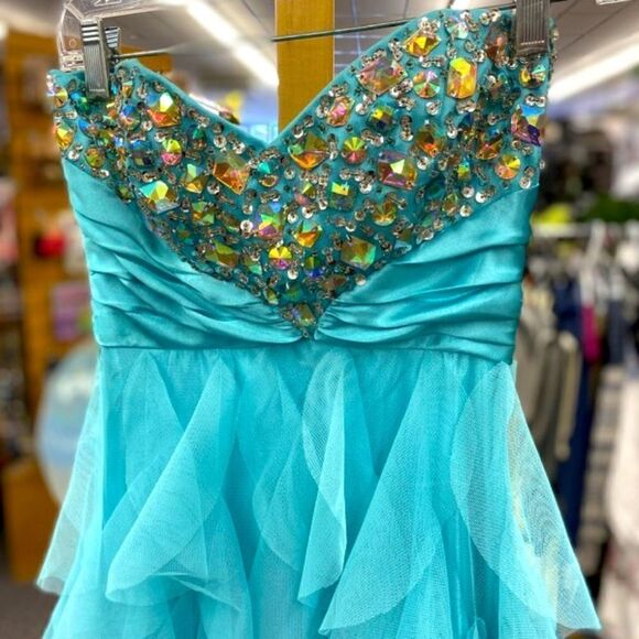 Masquerade
Ladies Sm Teal Strapless Wave Style Gown - Picture 1 of 5
